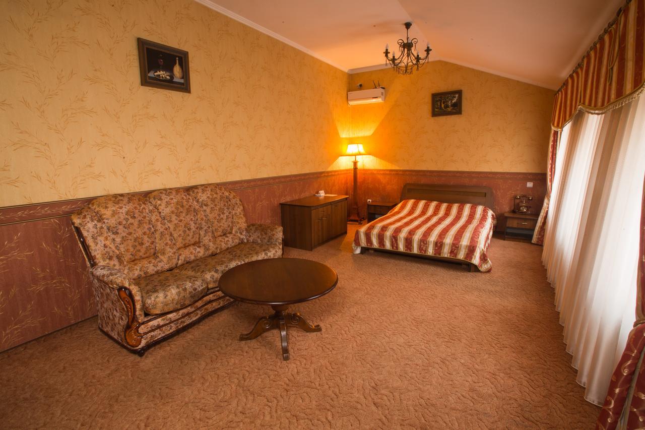 Magnat Lux Hotel Černovice Exteriér fotografie