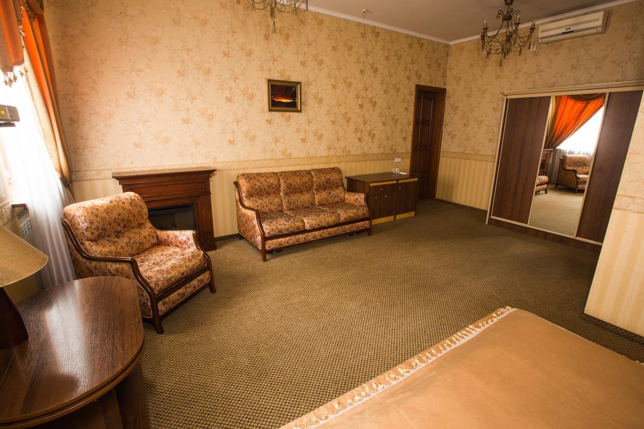Magnat Lux Hotel Černovice Exteriér fotografie