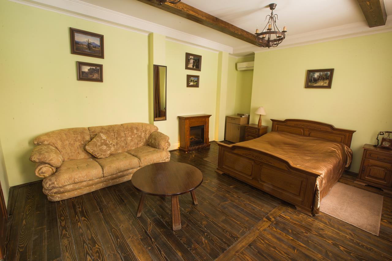 Magnat Lux Hotel Černovice Exteriér fotografie