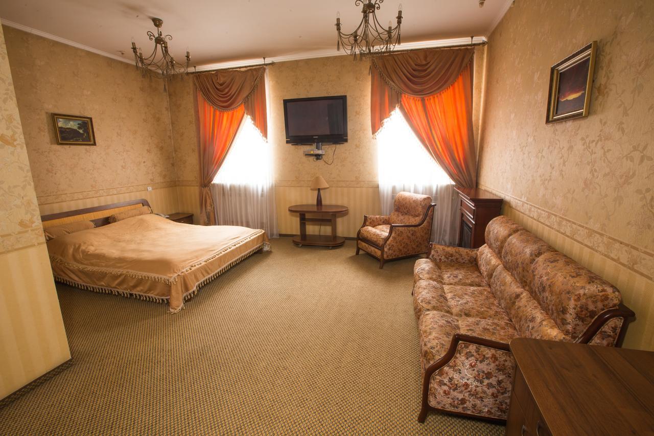 Magnat Lux Hotel Černovice Exteriér fotografie