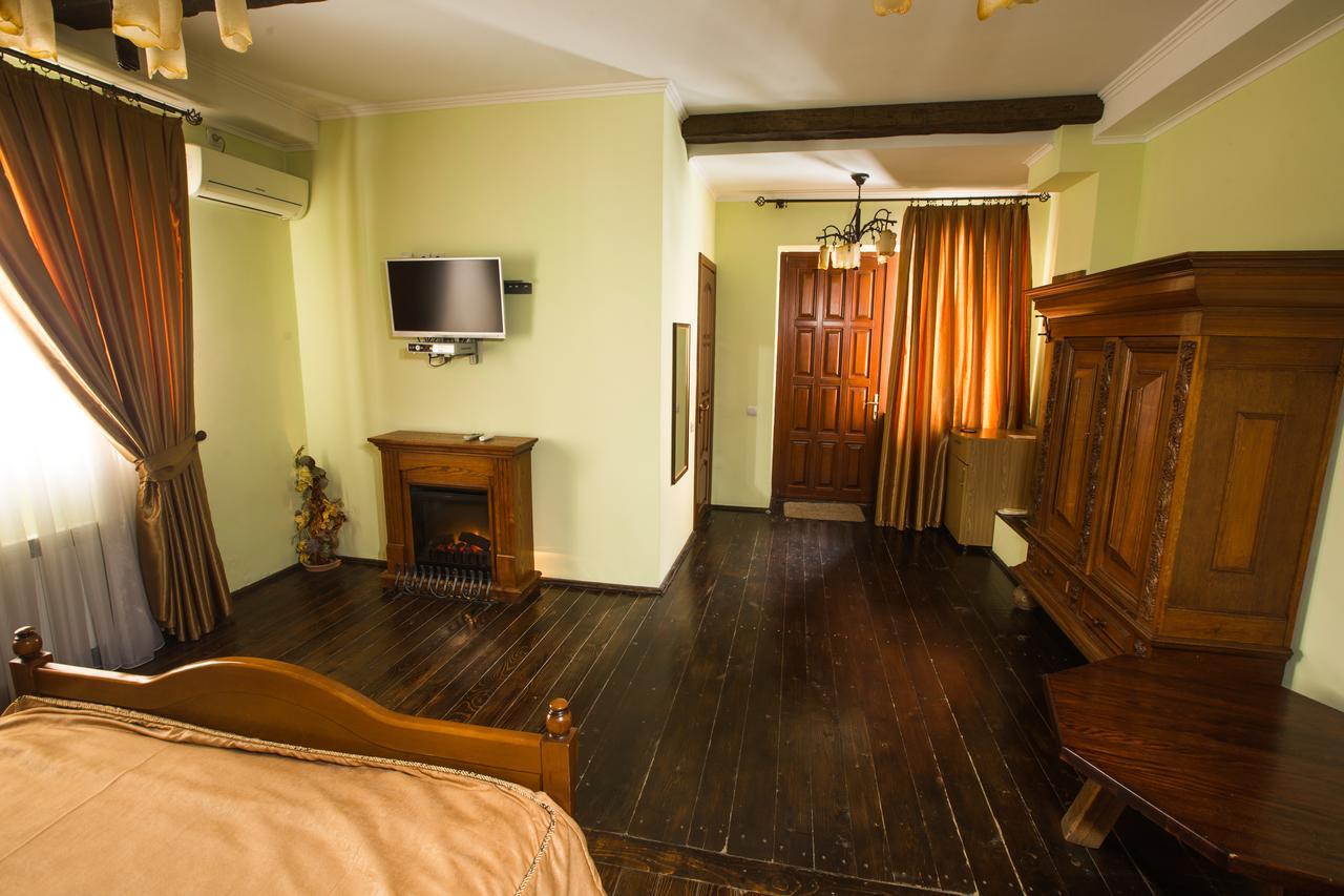 Magnat Lux Hotel Černovice Exteriér fotografie